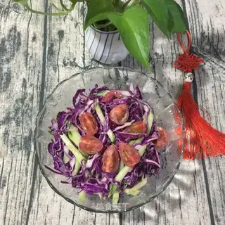 ♪ ♪ The blue cucumber salad ♪