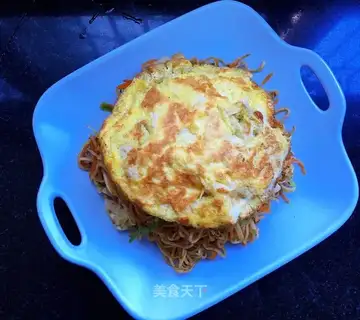 Fried omelet for the noodles