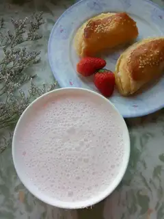 Strawberry yogurt shake