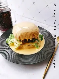Waterfall cheeseburgers