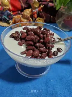 A bean yogurt cup