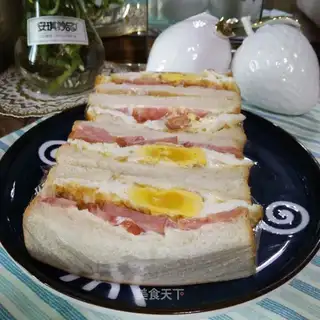 Tomato sandwich