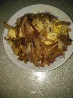 Onion fried eggs