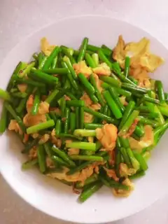 Garlic fried eggs