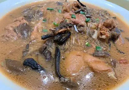 Tea, mushroom and powdered chicken