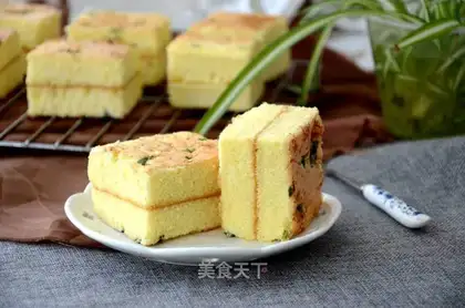 Onion pine cake