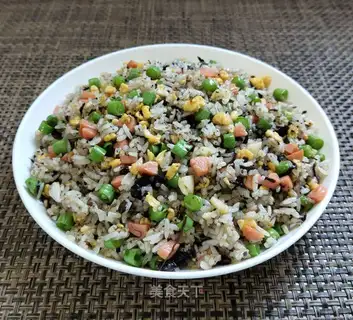 Olive egg fried rice