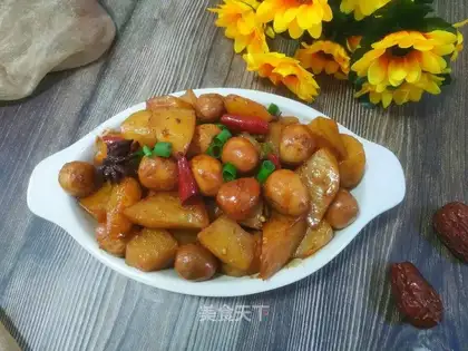 A quail egg with potatoes