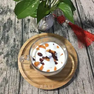 Fruit yogurt cup