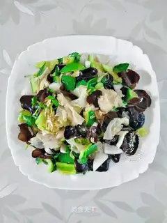 cucumber onions with cold ears