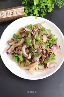 Onion pepper roast beef