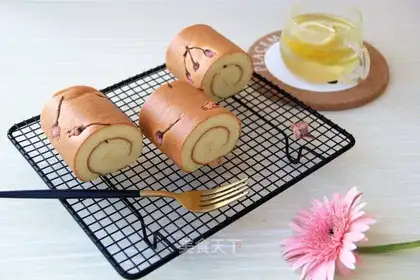 Salt cherry cake rolls