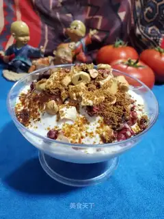 Potato mashed nut yogurt cup