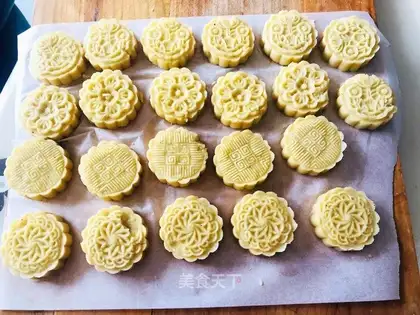 Green bean cake