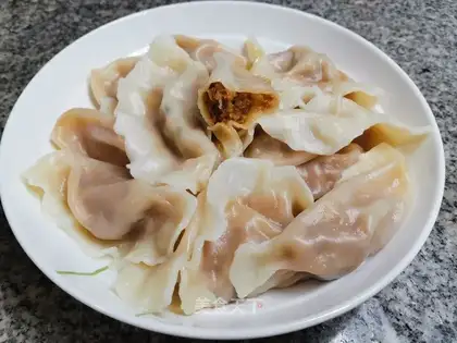 Garlic pork dumplings