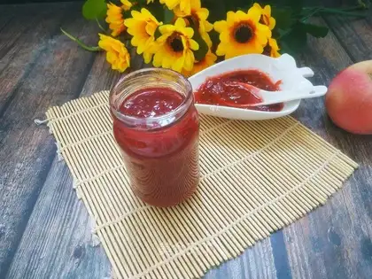 Homemade strawberry sauce