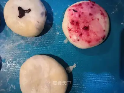Rose moon cake