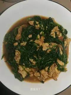 Eggs fried with cabbage