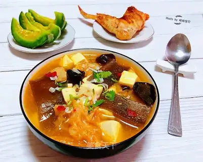 Hot cabbage tofu seaweed soup