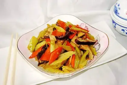 Celery fried mushrooms
