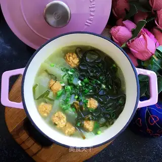 Seaweed melon meatball soup