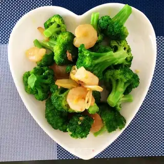 Shrimp fried broccoli
