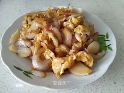 Onion fried eggs