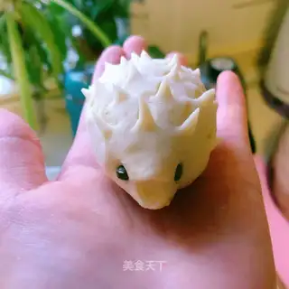 A hedgehog bun