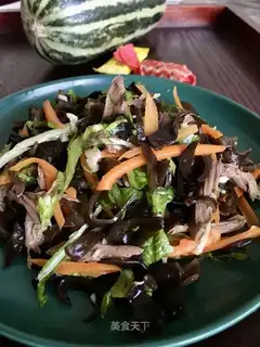 Doves with gravy leaves