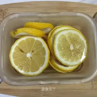 Lemon honey water