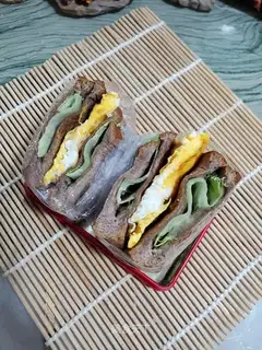 Soup eggs, black and wheat sandwiches