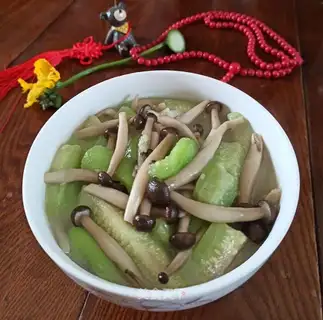 Crab mushrooms and silk melons