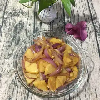 Onion fried potato chips