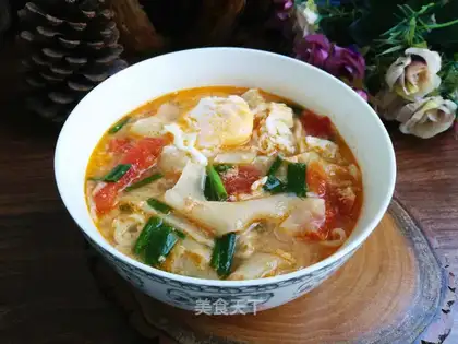 Tomato egg-skin soup