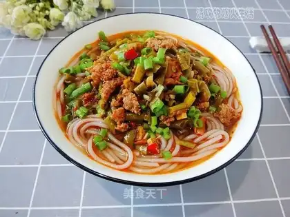Meat and bean red rice