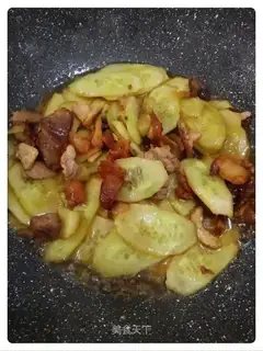 cucumber fried meat