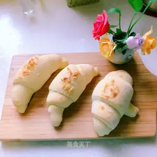 Cheese croissants