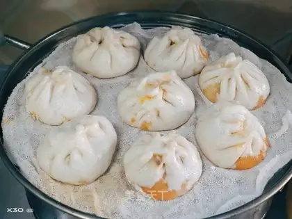 Spicy pork buns
