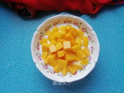 Mango yogurt bowl