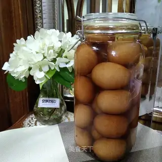 Pickled eggs