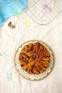 The hand tore the meat bread