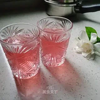 Purple lemon tea