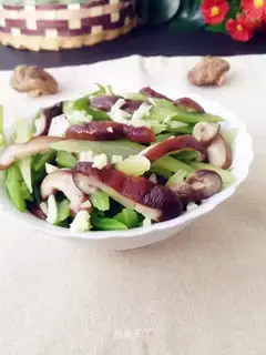 Celery with mushrooms