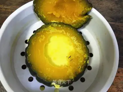 Pumpkin steamed eggs