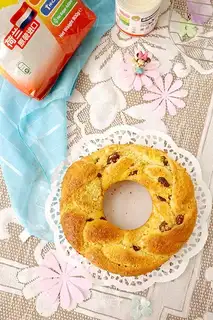 A fragrance of raisin raisin and coconut bouquet bread