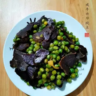 Salt beef fried peas