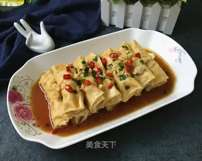 A thousand pork rolls