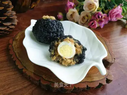 Meat pine buns, urmy rice