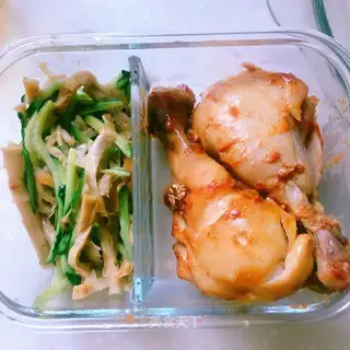 Low calorie chicken-legged lunch