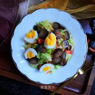 Vegetable salad at sea cucumber